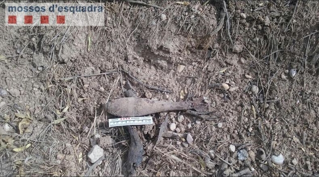 SUCCESSOS: Localitzen un projectil de la Guerra Civil Espanyola a Esplugues de Llobregat
