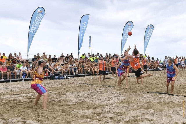 ESPORTS (HANDBOL): El Torneig d’Handbol Platja de Castelldefels arriba a la sisena edició