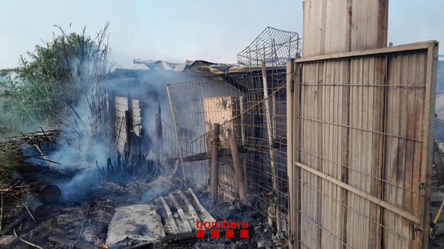 Un incendi crema dues barraques d’una explotació ramadera a Sant Vicenç