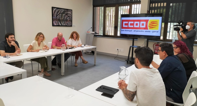 Una delegació d’En Comú Podem i membres de l’executiva del Baix Llobregat, Margi Gual i Manel Leiva, van visitar ahir la seu de CCOO del Baix Llobregat de Cornellà de Llobregat