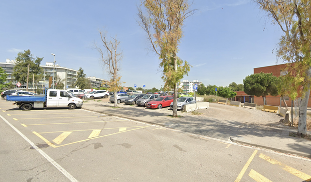 SUCCESSOS: Cremen sis vehicles en un aparcament descobert a Sant Boi de Llobregat