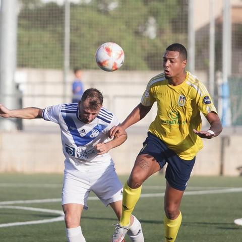 ESPORTS (FUTBOL, TERCERA RFEF): Naufragi del Castelldefels en la seva estrena