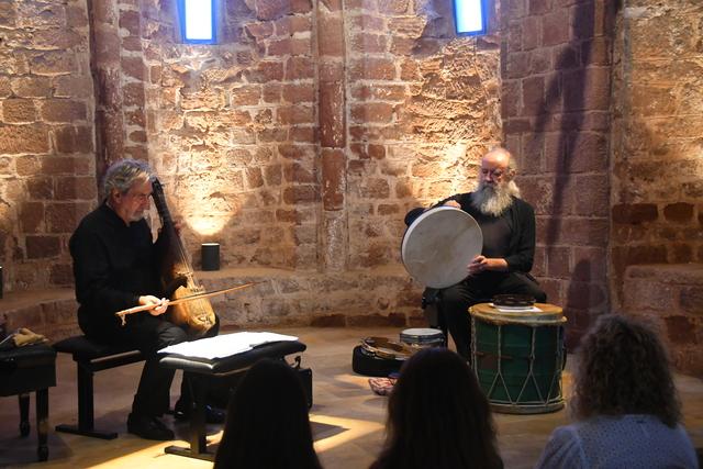  Jordi Savall emociona Cervelló en un concert a l’església de Santa Maria