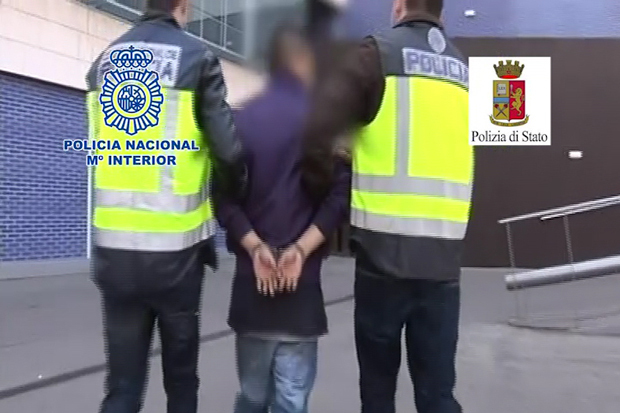 Detenen a l’aeroport tres membres d’una organització de tràfic de drogues