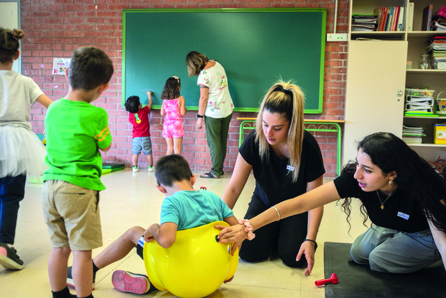 SOCIETAT: Viladecans estrena un servei municipal de cura d'infants per facilitar la conciliació familiar 
