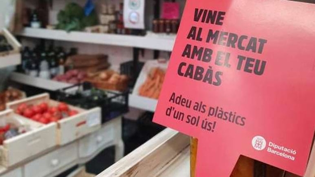Sant Feliu vol reduir els envasos de plàstic als mercats municipals