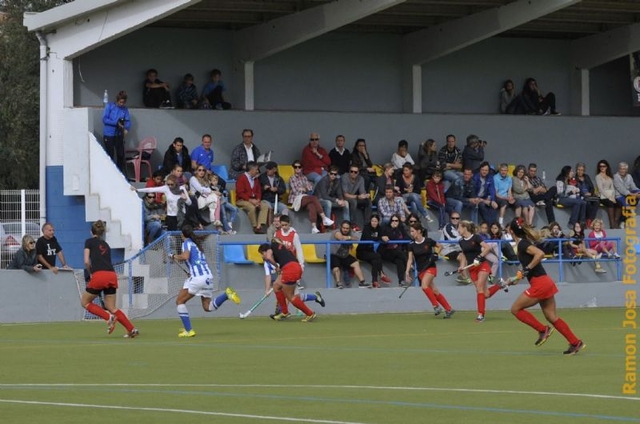 ESPORTS (HOQUEI HERBA, DIVISIÓ D’HONOR B FEM.): EL Castelldefels goleja a la Real Sociedad i és segon del seu grup
