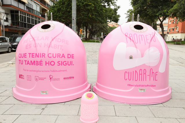 Gavà encenta la campanya solidària 'Recicla vidre per elles' 