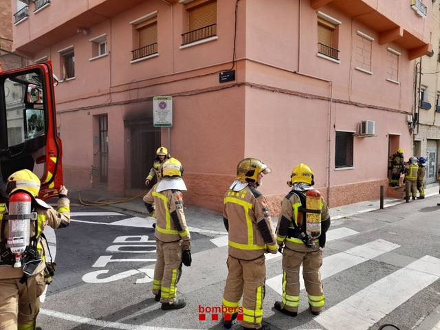SUCCESSOS: Un incendi afecta un habitatge d’Esplugues de Llobregat