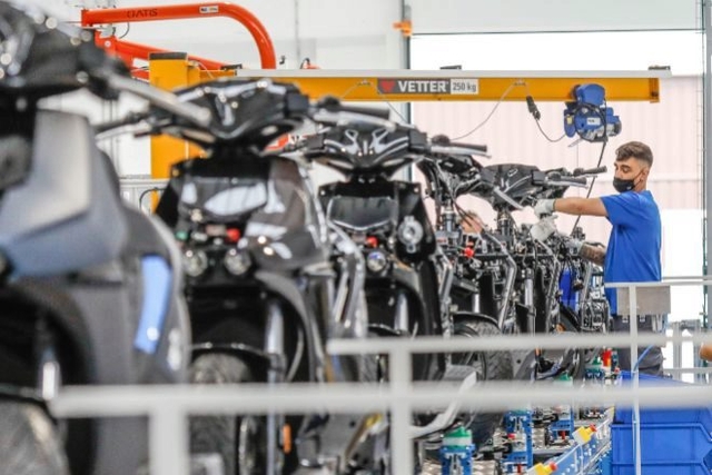 L'objectiu a quatre anys vista es passar dels 5,5 milions d'euros actuals de facturació als 38,5, triplicar la plantilla, passant de 30 a 120 treballadors, i produir 10.000 motos anuals