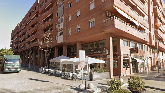 Un home provoca el pànic en un restaurant de Sant Joan Despí
