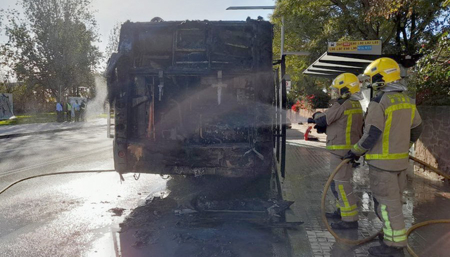 SUCCESSOS: S’incendia un autobús amb passatgers a Gavà