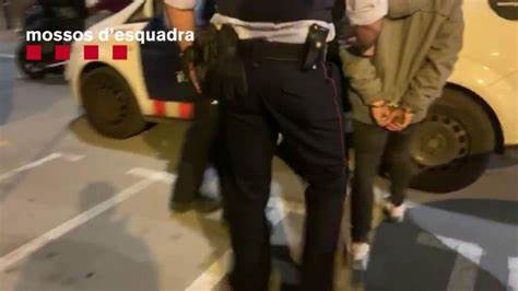 Detenen dues persones que van fugir d'un l'avió a l'Aeroport del Prat