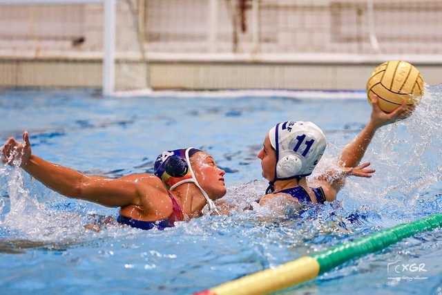 ESPORTS (WATERPOLO, DIVISIÓ D’HONOR FEM.): Les santfeliuenques competeixen però perden