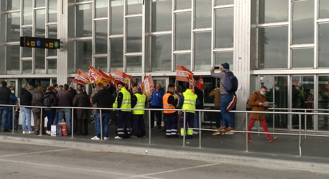 Els treballadors d'Aena anuncien diverses jornades de vaga al Prat