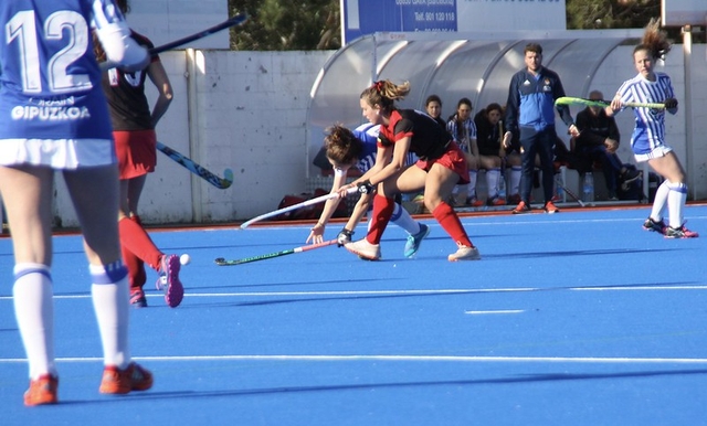 ESPORTS (HOQUEI SOBRE HERBA, DIVISIÓ D’HONOR B FEM.): El Castelldefels HC no falla davant el cuer 