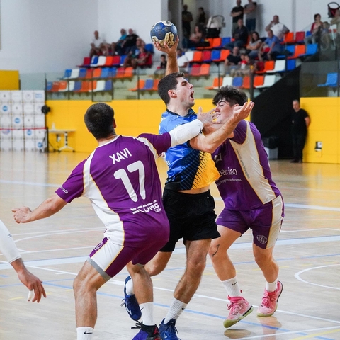 ESPORTS (HANDBOL, PRIMERA NACIONAL MASC.): Desena victòria de la temporada dels espluguins