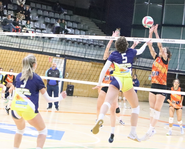 ESPORTS (VOLEIBOL, SUPERLLIGA 2 FEMENINA): Treballada victòria del Toyota Teams VSJ
