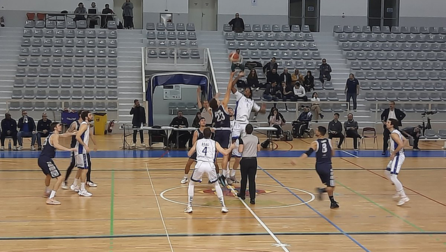 ESPORTS (BÀSQUET, LEB PLATA): El duel veïnal es queda a Cornellà i El Prat reacciona