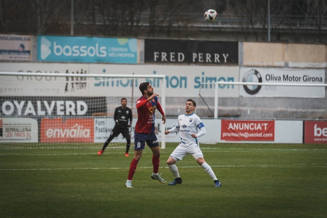 ESPORTS (FUTBOL, SEGONA RFEF): El Prat suma un punt a Olot