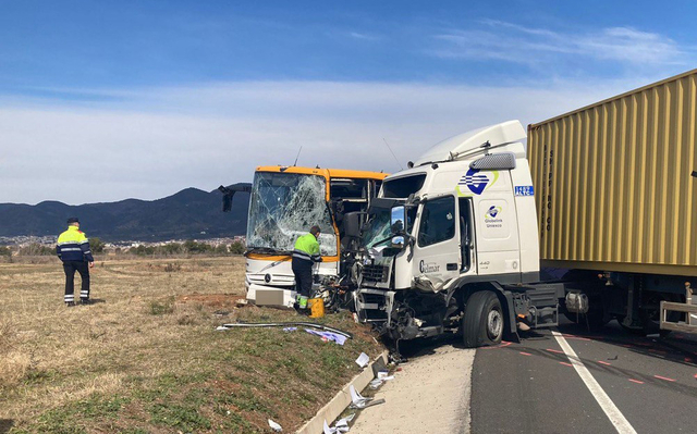 SUCCESSOS: Accident de trànsit a la C-55, al terme municipal d’Abrera, amb setze ferits