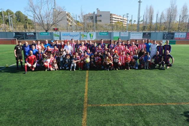 Sant Joan Despí va celebrar un partit de futbol benèfic 
