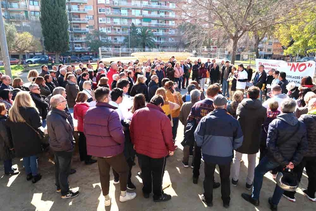 Concentració multitudinària contra el projecte de reforma de l’avinguda Eramprunyà