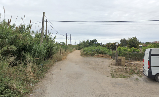 SUCCESSOS: Incendi en una zona d’horts i barraques a Sant Boi de Llobregat