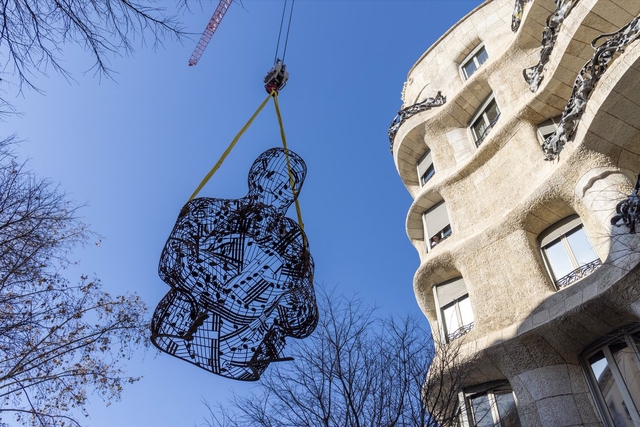 Una escultura de Jaume Plensa s’instal·la a la Pedrera