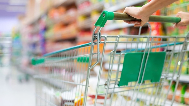 El cost mitjà de la CMB amb productes de marca té un comportament antagònic en funció del tipus de supermercat