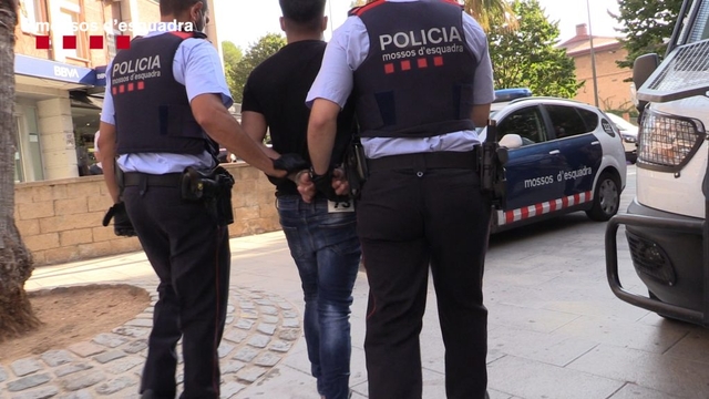 SUCCESSOS: Agressió i robatori a Sant Boi a un home després de treure diners del banc