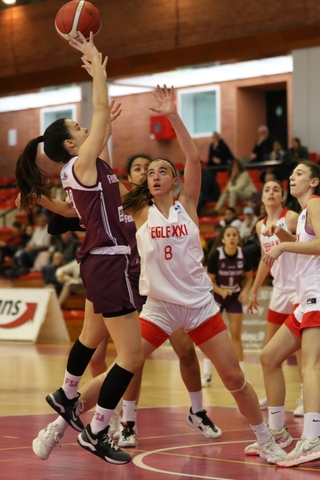 ESPORTS (BÀSQUET, LF2): El Segle XXI reacciona a temps i guanya a l’Homs UE Mataró Femení Maresme