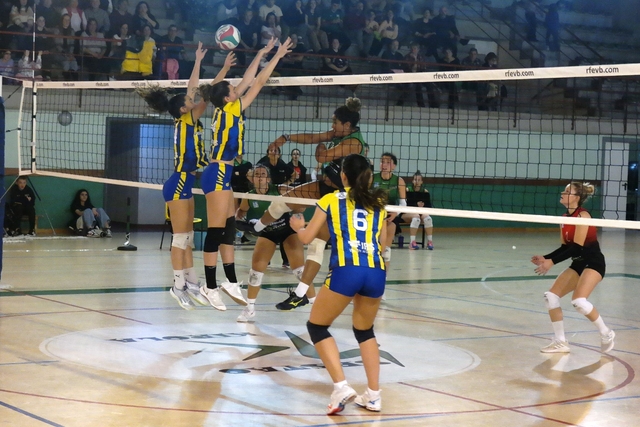 ESPORTS (VOLEIBOL, SUPERLLIGA 2 FEMENINA): Esplugues i Sant Just necessiten el tie break per guanyar a domicili