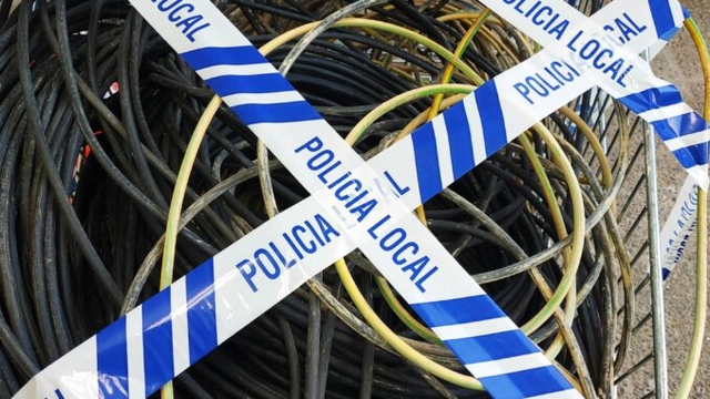 SUCCESSOS: Els robatoris de cablejat de coure deixa diverses zones de Collbató sense enllumenat públic 