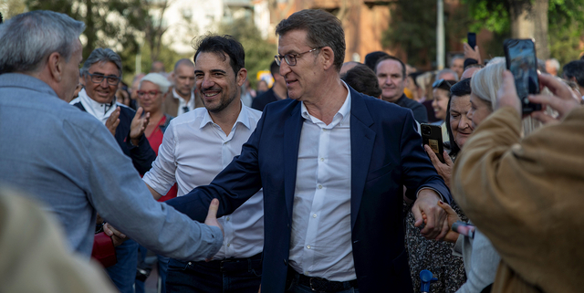 Alberto Núñez Feijóo visita Castelldefels i carrega contra Pedro Sánchez