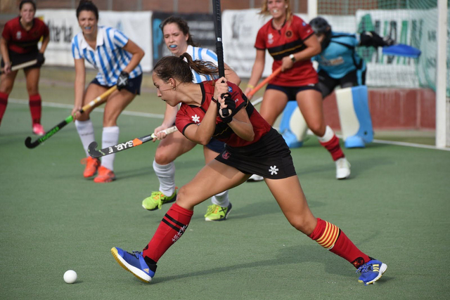 ESPORTS (HOQUEI SOBRE HERBA, DIVISIÓ D’HONOR B FEM.): Primera victòria castelldefelenca a la segona fase