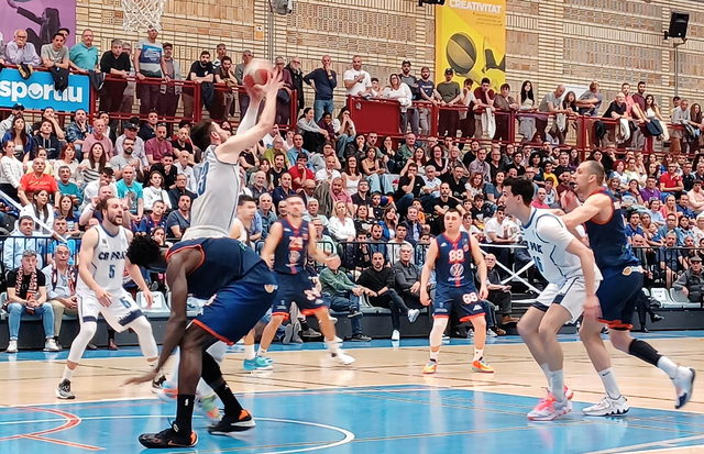 ESPORTS (BÀSQUET, LEB PLATA, PLAYOFF ASCENS): El Tizona, superior al Prat en el primer partit