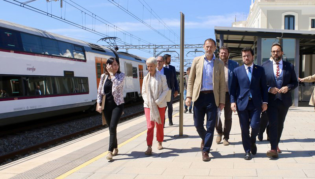 Aragonès denuncia la falta històrica d’inversions a Rodalies des de Gavà