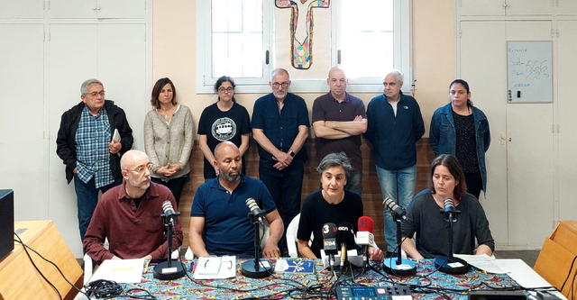 La federació d’Entitats Catalanes d’Acció Social (ECAS), Ficat, la Coordinadora Obrim Fronteres, el Fòrum de Síndics Locals, la CONFAVC, Lafede.cat i MUET ho han denunciat