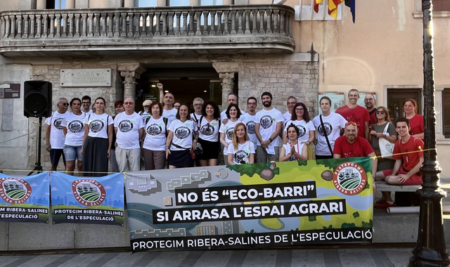 La Plataforma Ribera-Salines, moviment veïnal per fer front a l'especulació urbanística de Cornellà de Llobregat, ha convocat una manifestació contra el pla urbanístic de l'ARE (Àrea Residencial Estratègica)