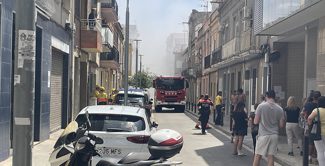 SUCCESSOS: Aparatós incendi en un edifici de Cornellà al barri Centre