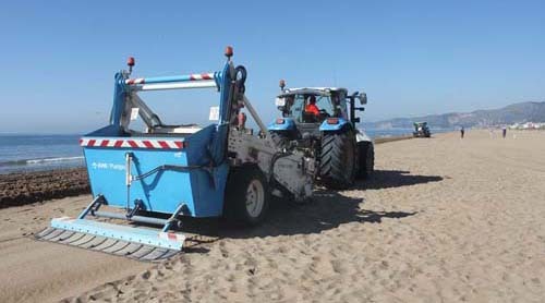 La neteja nocturna es completarà amb el garbellament de totes les platges i el buidatge dels contenidors