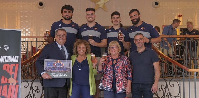 Foto de família durant la presentació de l'amistós internacional