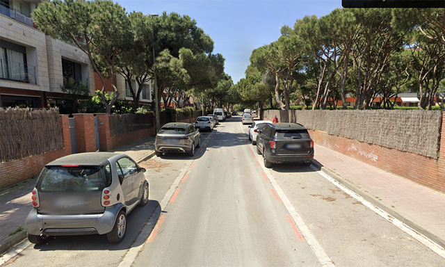 Els veïns i veïnes de la ciutat reclamen mesures per evitar l'increment de trànsit i aparcament