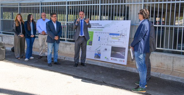 l president de Ferrocarrils de la Generalitat de Catalunya (FGC), Toni Segarra, i l’alcalde de Martorell, Xavier Fonollosa, van visitar ahir les obres de construcció del nou aparcament d’enllaç que Ferrocarrils 