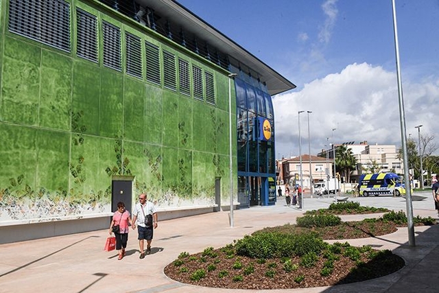S’inaugura el ‘mercat fantasma’ de La Plana d’Esplugues de Llobregat