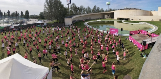 SOCIETAT: Pink Zumba contra el càncer de mama a Cornellà de Llobregat