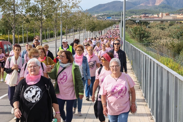 La marxa contra el càncer a Viladecans aplega prop de 1.500 persones