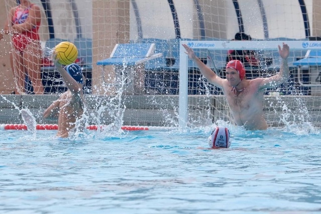 ESPORTS (WATERPOLO, DIVISIÓ D’HONOR MASC.): El CN Sant Feliu competix però torna a perdre