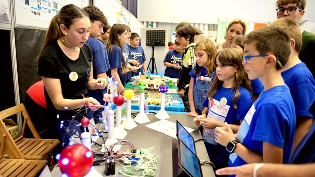 CULTURA: Viladecans celebra la 24a fira Ciencia en Acción que omplirà Cúbic i Atrium d’experiments i activitats de divulgació 